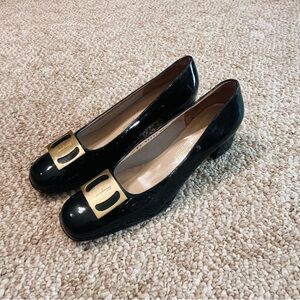 Vintage Salvatore Ferragamo Low Heel Pumps Black Leather Gold Size 7.5 AA